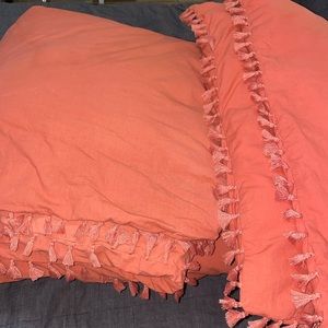 Urban Outfitters washed cotton tassel duvet with 2 shams rust color Full/Queen